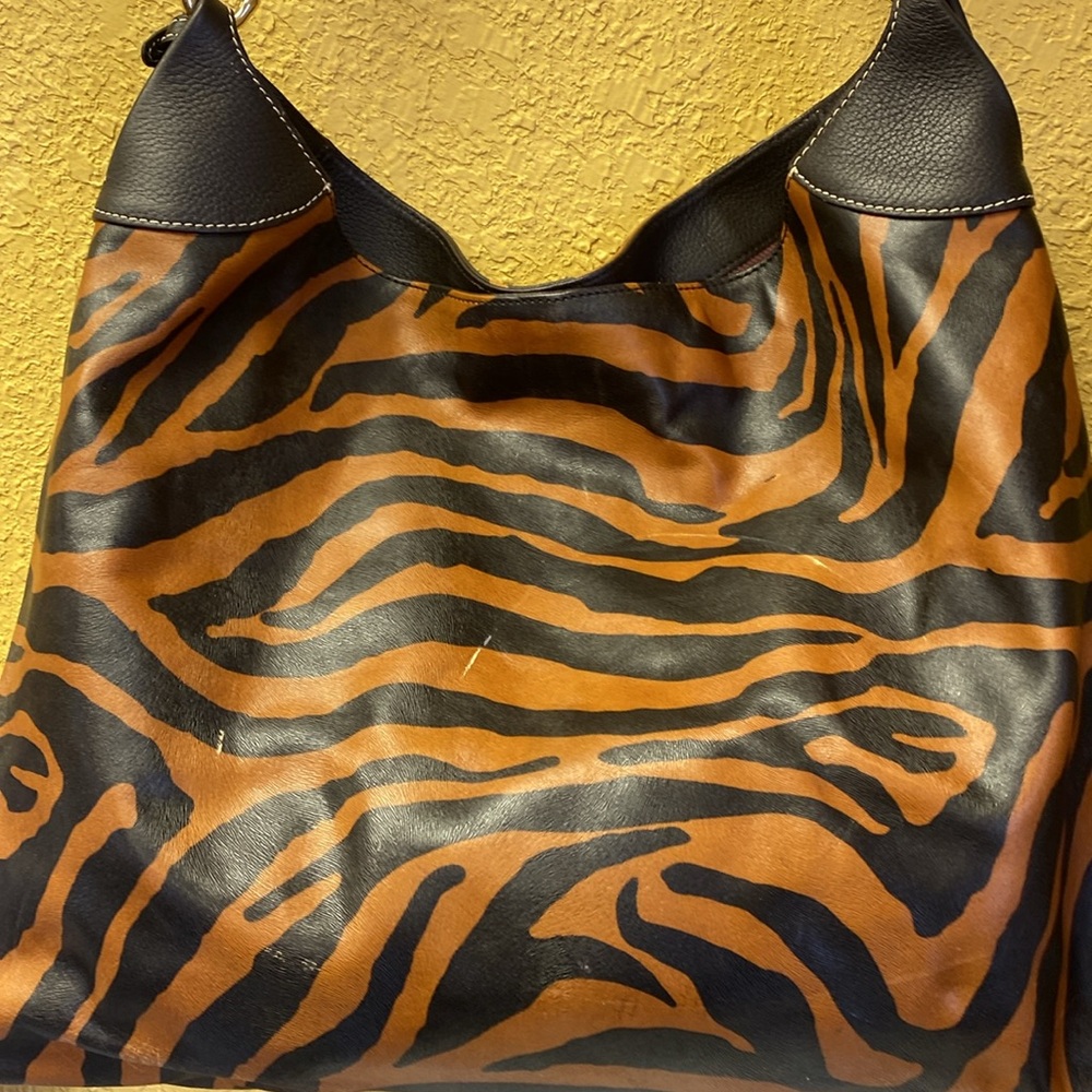 GUC Dooney and Bourke Tiger print tote purse. - Picture 7 of 7